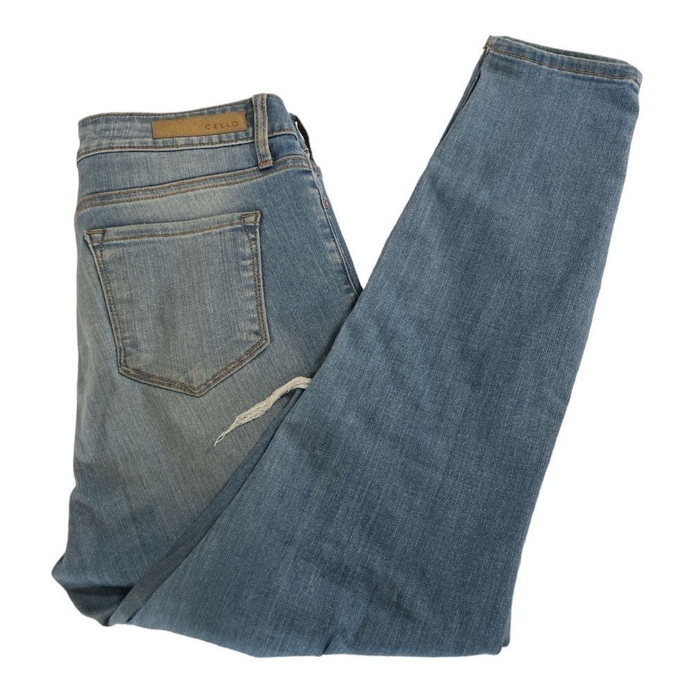 CELLO Woman's Jeans | Size 5|
Distressed High Waisted | Boyfriend Jeans| size 11